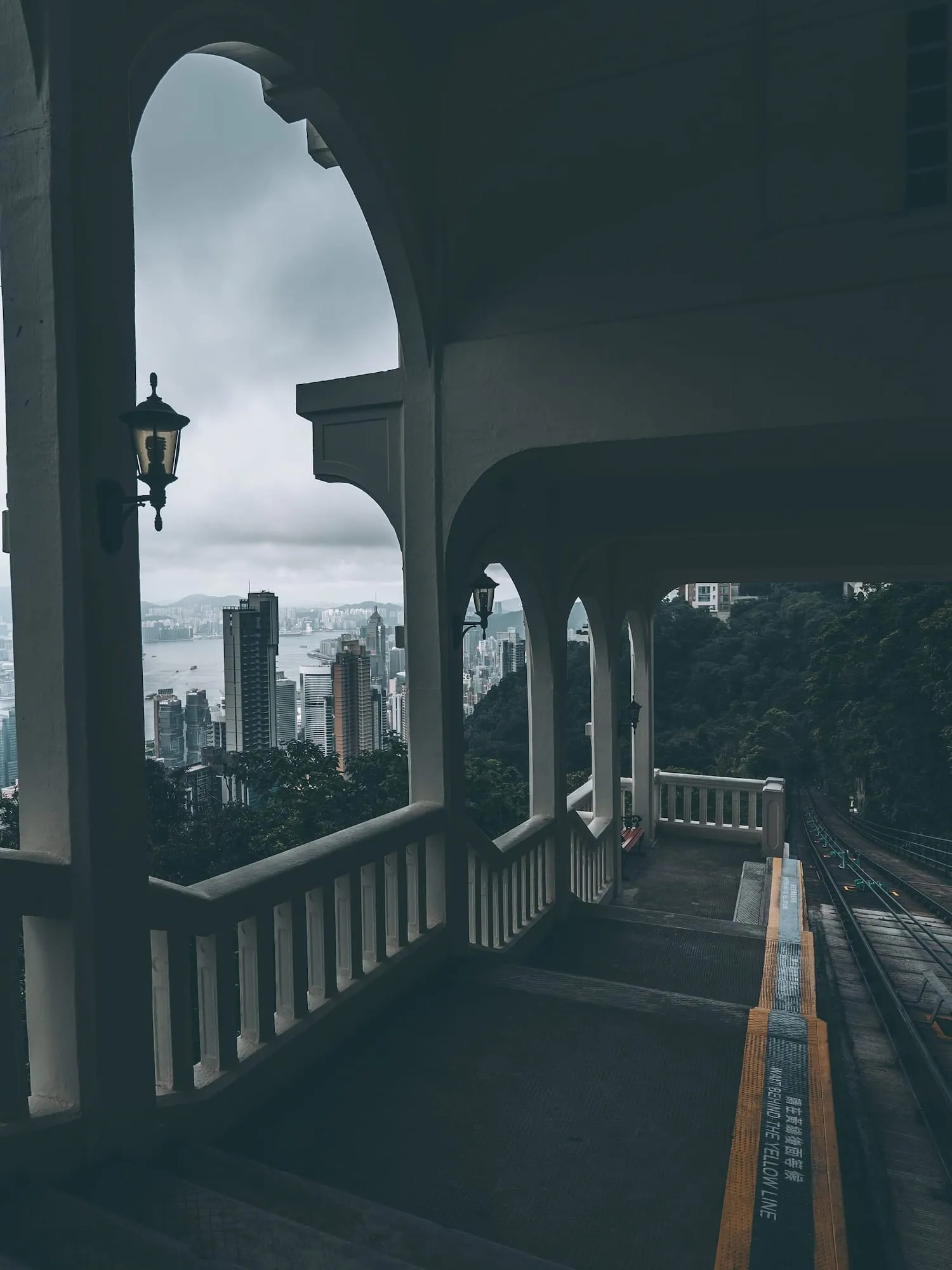 白加道纜車站拱門