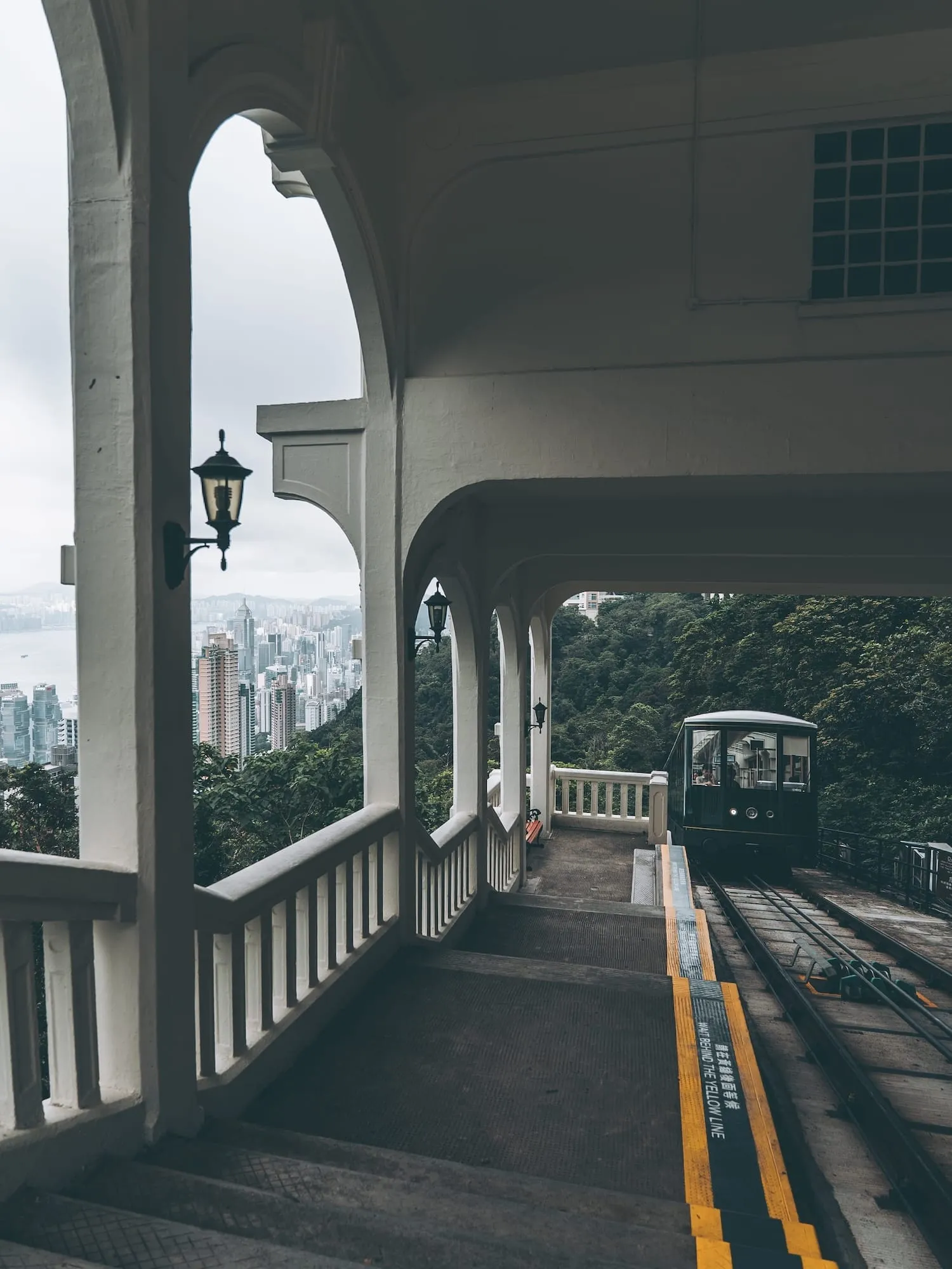復古纜車進站