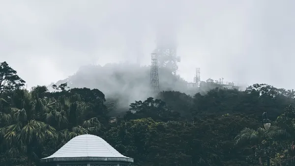 不去凌霄閣！太平山頂深度遊路線：走進百年懸崖棧道與英式秘密花園