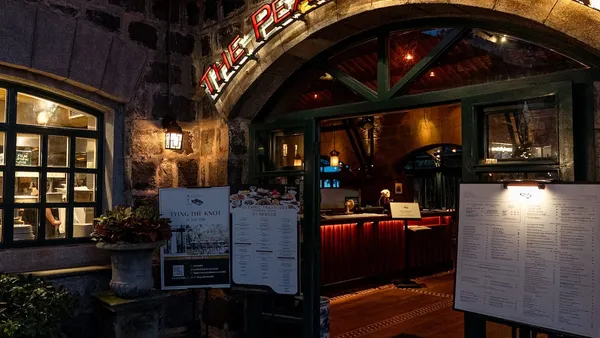 太平山頂百年浪漫地標：The Peak Lookout (太平山餐廳) 絕美玻璃天幕與美食指南