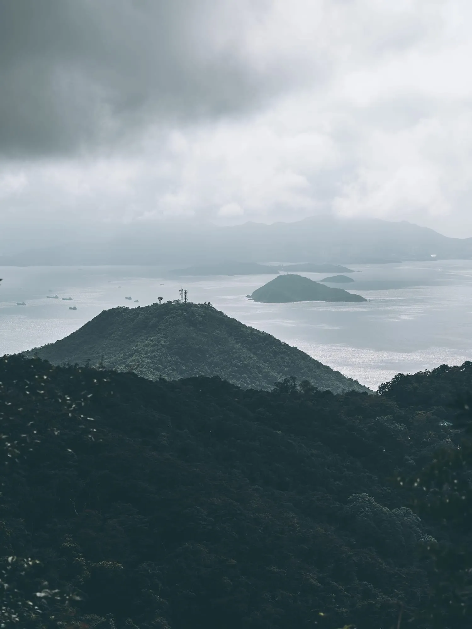迷霧中若隱若現的外島
